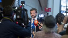 El lder del PP, Pablo Casado, ante los medios hoy en la sede de la Fundacin Telefnica.