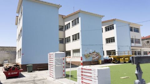 Aspecto que presentaba el colegio O Areal esta misma semana 