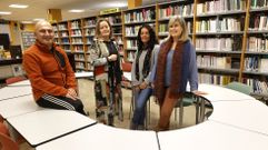 Parte del equipo de convivencia del instituto Snchez Cantn de Pontevedra, en la biblioteca del centro.