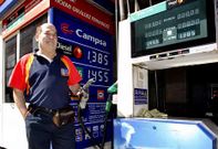 Las gasolineras del centro -O Burgo y Benito Corbal (en la imagen, ayer)- son las m�s caras. 