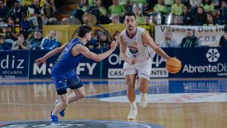 Rafa Lisboa y Leo Westermann, en el derbi de la primera vuelta en el Paco Paz