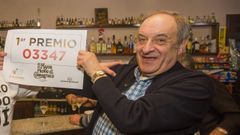 Fernando, en imagen de archivo, cuando en su establecimiento se sell� un d�cimo del Gordo de Navidad