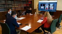 Una reuni�n de representantes de las diferentes conseller�as que forman parte de la nueva comisi�n interdepartamental de la Ribeira Sacra