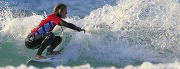 La surfista vasca Leticia Canales hizo una gran competición en aguas de Pantín. 