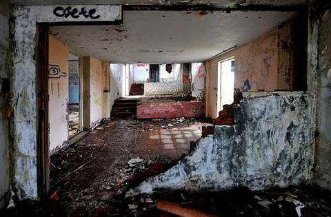 Las instalaciones, abandonadas desde 1991, han sido desvalijadas y destruidas.