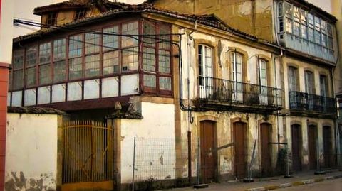 Este edificio de la calle Doutor Casares alberg� la antigua f�brica de gaseosas Pum