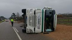 El cami�n volcado.