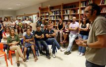 Un grupo de 25 personas pernoctaron la primera noche y ayer el grupo se redujo �para aguantar�. 