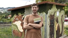 El muralista Daniel Fern�ndez (Seek) con uno de sus murales en Parada, Nigr�n