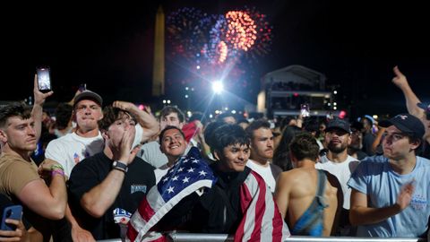 M�s de 80.000 personas siguieron los combates en pantallas gigantes