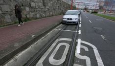 El nuevo aparcamiento va desde la calle Veramar hasta el vial que permite acceder a la Maestranza. 