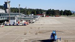 Imagen de la pista de Peinador, que sufrir� una bajada de los vuelos a partir de septiembre