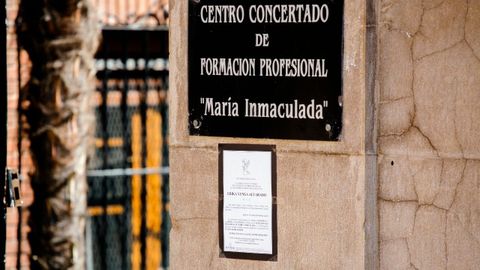 La esquela de Erika Yunga en el Centro Religiosas Mar�a Inmaculada, lugar en el que se instalar� la capilla ardiente de la ni�a 