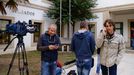 Expectaci�n ante la llegada del guardia que dispar� al exbater�a de Los Piratas