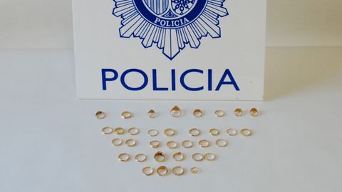 Joyas recuperadas tras la detenci�n de un hombre por hurtos cometidos en A Coru�a y Oviedo