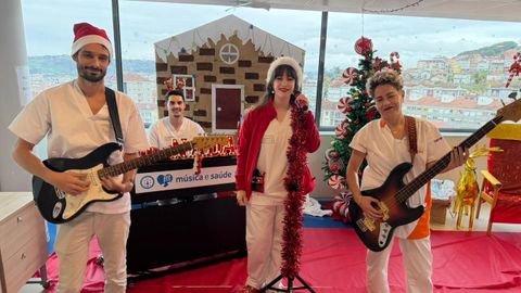 Ant�n, Sergio, Maite y Emilia se encargaron de poner m�sica y voz al villancico navide�o del CHUO
