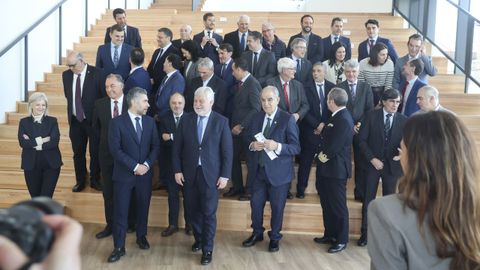 Foto de familia del comit� ejecutivo de Navalia en las instalaciones de Navantia