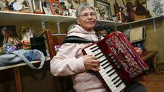 Lydia S�nchez es una persona muy sociable y talentosa y toca varios instrumentos.