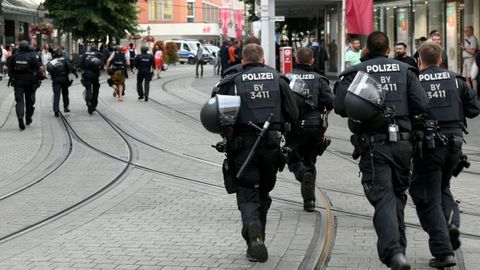 La Polic�a se despliega en el lugar del ataque, en la localidad de Wurzburgo