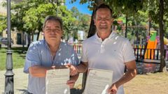 Gerardo Seoane y Jonats Gago, tras firmar el acuerdo