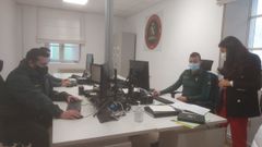 La subdelegada del Gobierno en Lugo, Isabel Rodr�guez, en la sala del nuevo Equipo Arroba de la Guardia Civil. 