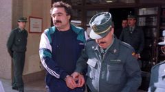 Alfredo S�nchez Chac�n, conocido como el Rambo gallego, saliendo de los Juzgados de Viveiro en una de sus detenciones
