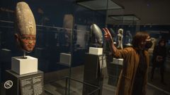 Tres faraones daban la bienvenida al visitante a �Fara�n. Rei de Exipto�, conformada por 140 piezas procedentes del British Museum.