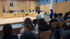 El acusado reconoci el delito en un juicio al que acudieron alumnos del IES Otero Pedrayo que estaban conociendo el funcionamiento del sistema judicial