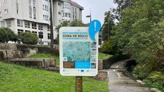 Carteles en Fene avisando de las zonas con peligro de inundaciones