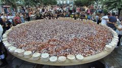 La tapa de pulpo m�s grande del mundo en la Festa do polbo de O Carballi�o