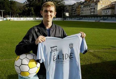 Luke espera jugar el domingo sus primeros minutos en el campo municipal de Cantarrana.