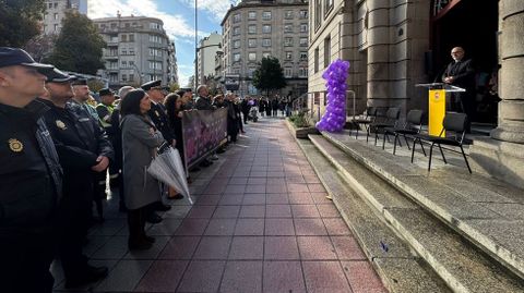 Acto del 25N a las puertas de la subdelegacin del Gobierno en Ourense.