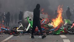 Violentos enmascarados durante los disturbios de la semana pasada en Par�s.