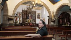 Noelia Murado posa en la iglesia de Vieiro
