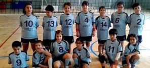 Los benjamines del Manuela Rial Mouzo de Cee de voleibol.