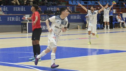 Nico Rosa celebrando un gol ante La Nuca en A Malata.