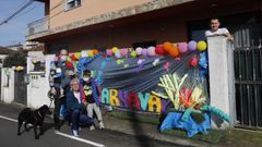 Hasta veintisiete casas de A Lonia y Mende han decidido colaborar con sus decoraciones
