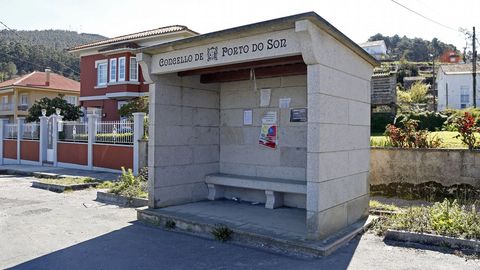En Porto do Son se toman muy en serio la durabilidad de las marquesinas y optan por la piedra para su construcci�n