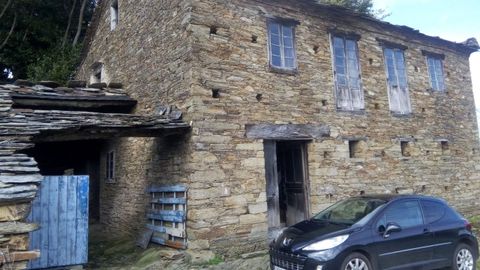 El antes y el despus de la restauracin de una casa rural en Espasande, San Tirso de Abres