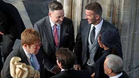 David Beckham y Elton John protagonizaron uno de los momentos m�s comentados de la boda de Meghan Markle y el pr�ncipe Harry. El cantante bes� en la boca al futbolista.