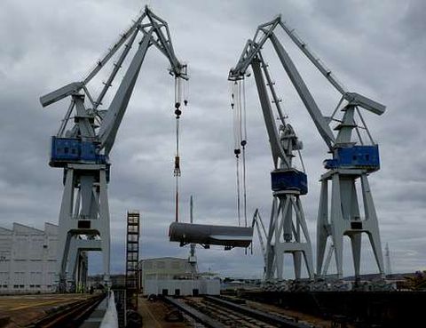 Las maniobras de envo de los bloques comenzaron el pasado lunes en el astillero ferrolano