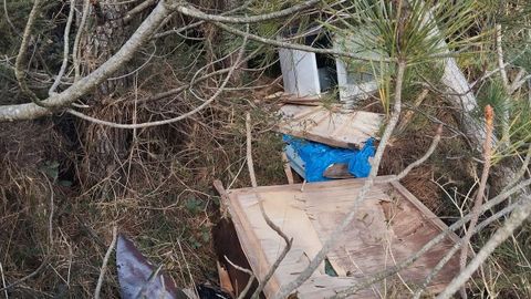 Muebles arrojados entre Penedo do Galo y A Sobreposta.