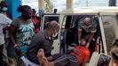 Un afectado es trasladado en ambulancia en la ciudad de Bunia, donde tambi�n se han declarado casos, en la Rep�blica Democr�tica del Congo