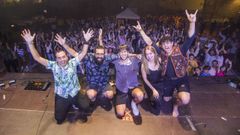 Lucas Rama, Ismael Marcos Cives, Brian Rodr�guez, Ic�a Varela y Andr�s R. Boutureira en el �ltimo concierto de Arredores en la Festa Galega de Malpica.