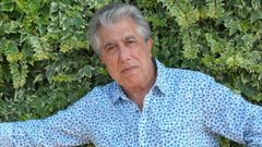 El autor planea visitar varios faros gallegos, tema que le interesa para una novela