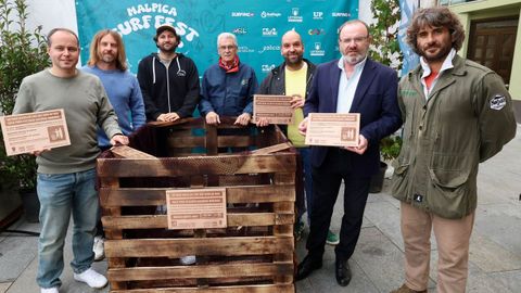 Uno de los cajones instalados en Malpica: presentaci�n de la iniciativa