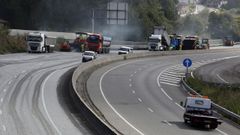Obras de asfaltado en la autovía do Salnés
