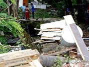 <span lang= es-es >Escombrera de ribera</span>. Las orillas del Gafos, pero sobre todo en el entorno del asentamiento marginal de Otero Pedraio, acumulan toda clase de residuos y basuras.