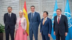 S�nchez, en el centro, acompa�ado por �lvaro Lario (izquierda), Cindy McCain, el director generalde la FAO, Qu Dongyu y el ministro Planas, a la derecha de la imagen