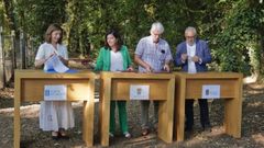 Firma del convenio este mi�rcoles en la Protectora de Lugo. De izquierda a derecha, la�conselleira de Medio Ambiente, �ngeles V�zquez; la alcaldesa de Lugo, Elena Candia; Alberto Losada, presidente de la Protectora y el diputado Miguel Fern�ndez.